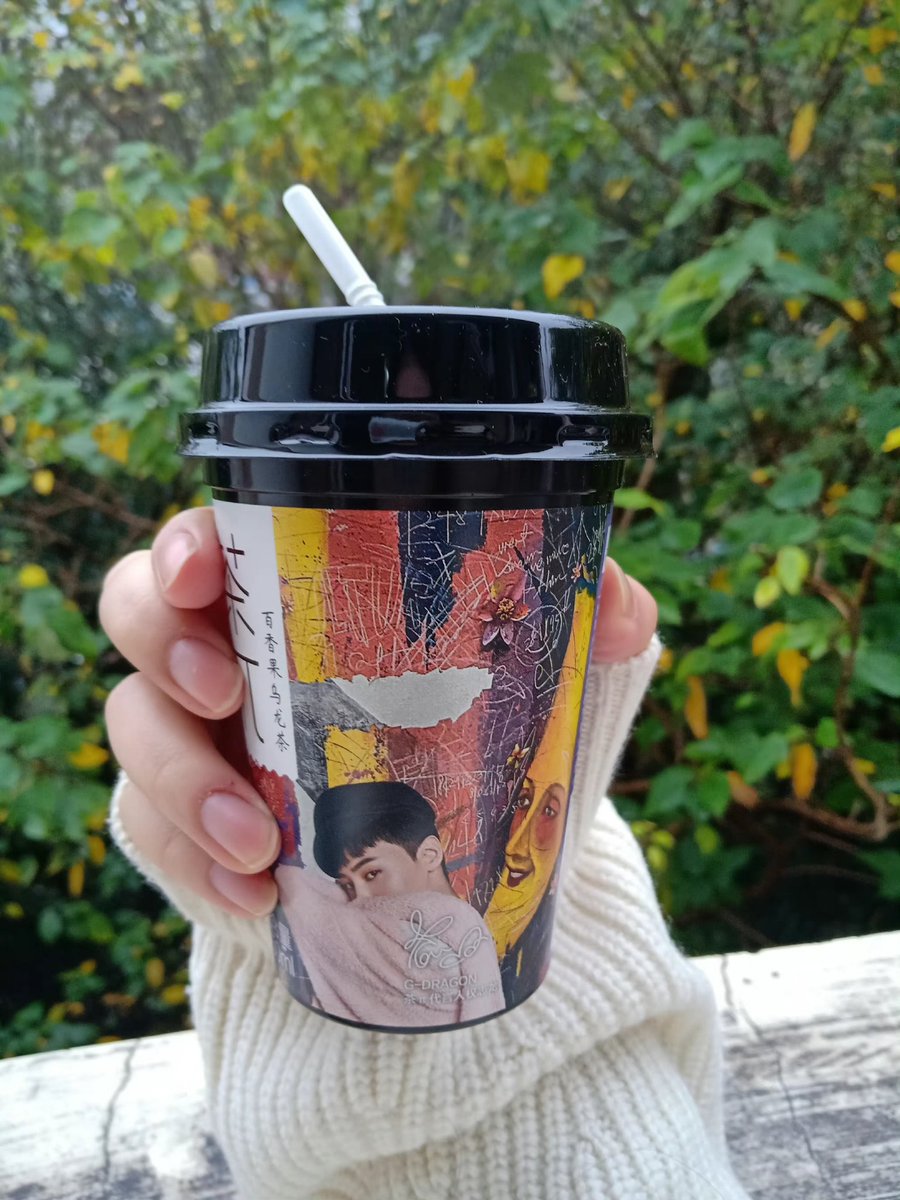 DramaQisfree's tweet photo. The first photo was taken by myself two years ago in the fall🍂
I miss the cute boy🥤🥹
@IBGDRGN #GDRAGON #GD #KWONJIYONG #지드래곤 #권지용 #權志龍 #PEACEMINUSONE #xxxibgdrgn #chapai https://t.co/wmDkUD5WsX