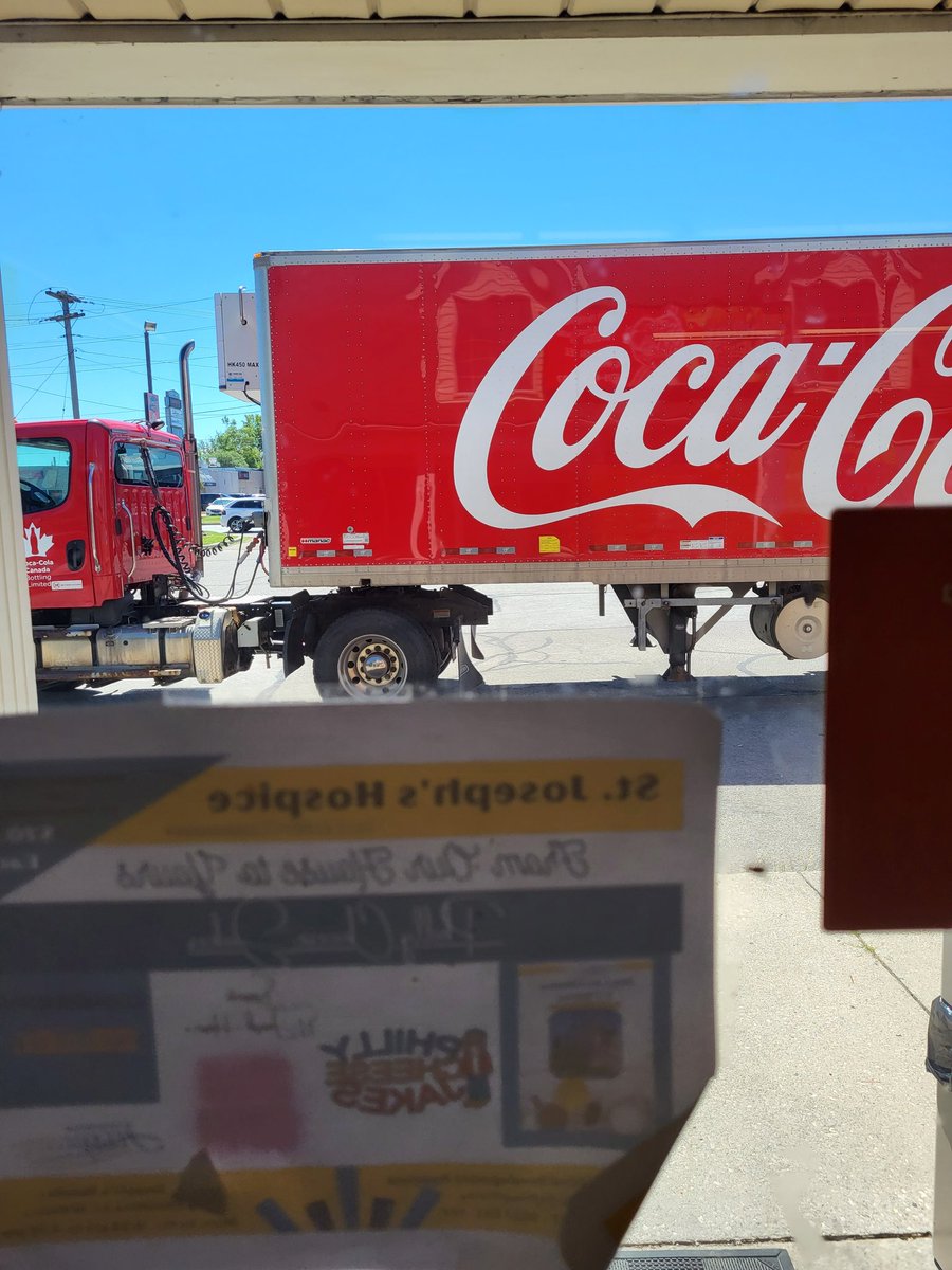 PCJsSarnia's tweet photo. Well as all us little businesses struggle the #BigBoys keep rolling over us. Only @PCJsSarnia we still support those who hurt business during lunch time. Please note only two cars in the entire parking lot. Hey @CocaCola Come on a little help here 😞 https://t.co/HXaE6dFZwH