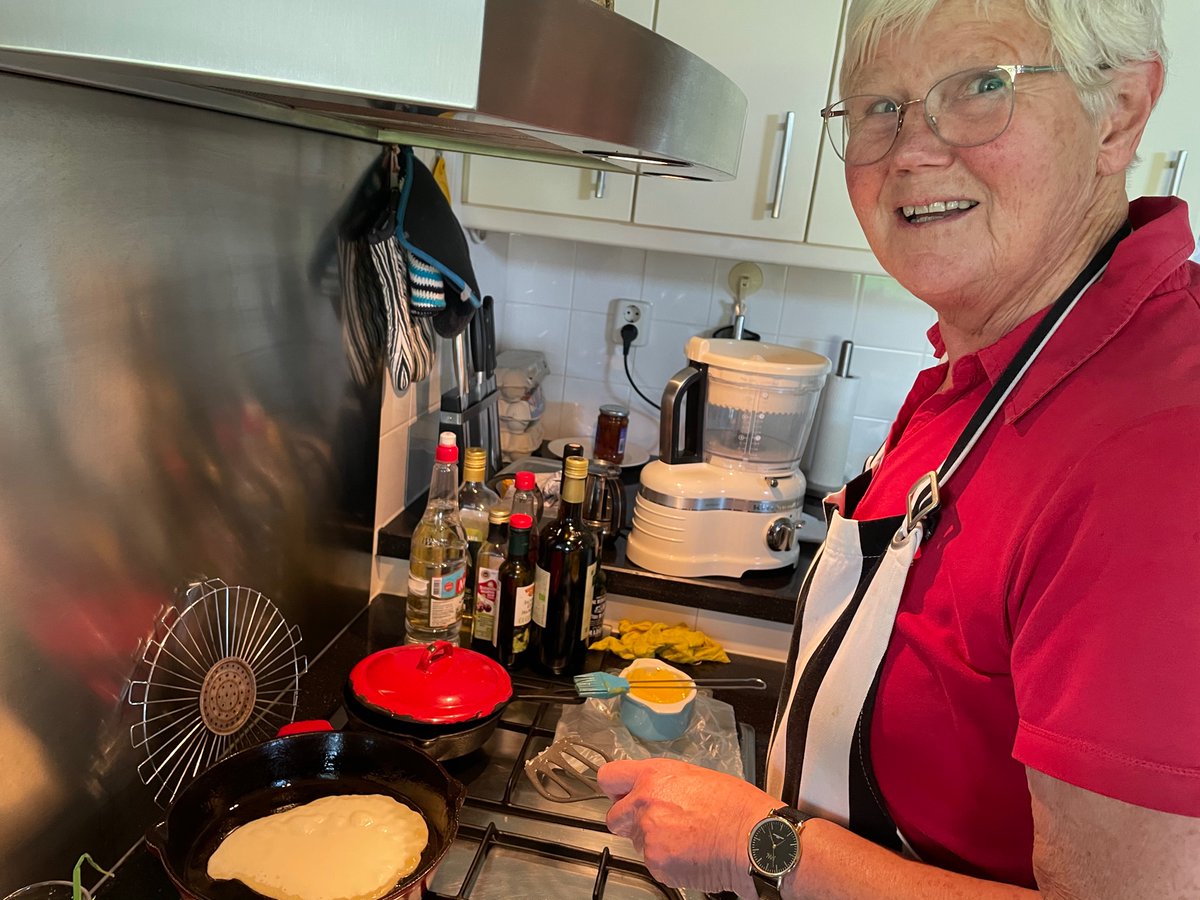 blackatlantic's tweet photo. My mom was inspired by all the 🇮🇳 food photos at the #ChessOlympiad so she made homemade dosas for us tonight!
❤️🌶🙏🏼 https://t.co/EeG02YgpLL