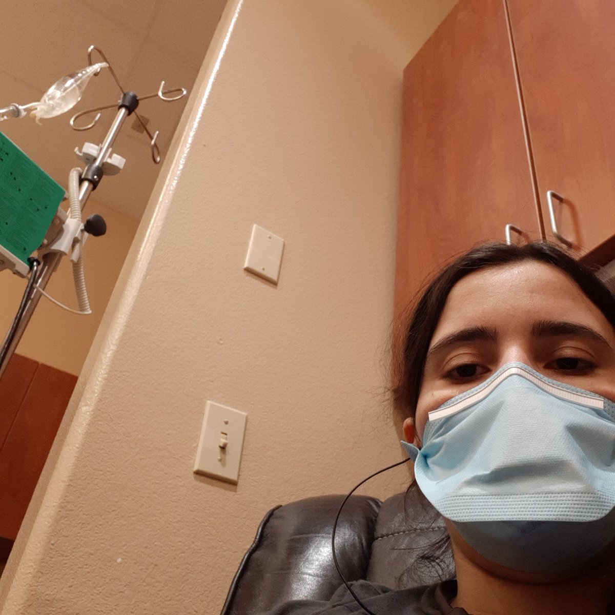 Shell_Spell's tweet image. Infusion day. Will I post excessively? Nap? Try to crochet with a cannula in my hand? Yes. #DisabilityTwitter #selfie #spoonie