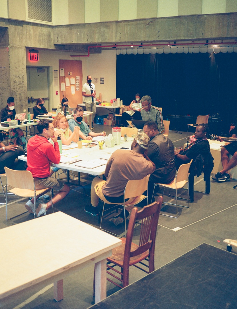 Salesman_Bway's tweet image. Get your Friday fix of the #SalesmanOnBroadway rehearsal room, snapped on film.

(📸: Montsho Thoth)