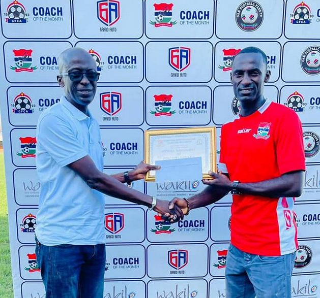 GamFootCoaches's tweet photo. *ICYMI*

@TheGambiaFF Men's Second Division
Coach of the Month 
Week 23 - 29��
Presented by #PaYusuphaSamba @RealDeBanjulFC 

Congratulations coach !! 🥇
#KebbaVanSawaneh #PSVwellingara
 
#TeamGFCA #GrandAuto #SportSaller #Wakilo @Gmfootballfans https://t.co/hHZsfMF6bH