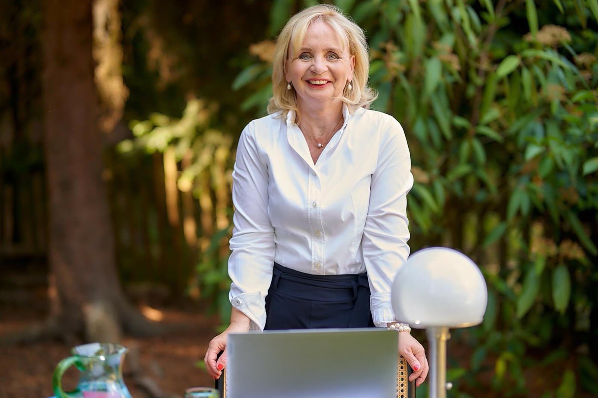 Das regionale #Netzwerk #FRAUENZEIT wächst und gedeiht. Vorbild ist das faszinierende „Wood Wide Web“. 

Mehr sowie die aktuellen Themen in diesem #Blogbeitrag: 

➡️ karinwiessmann.de/frauenzeit-sta…

Allen ein tolles Sommerwochenende! ☀️

#Frauennetzwerk