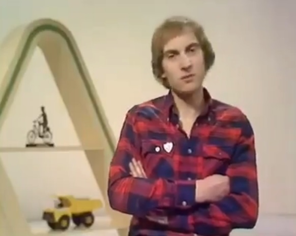 A Happy Birthday to Simon Groom who is celebrating his 72nd birthday, today. 
