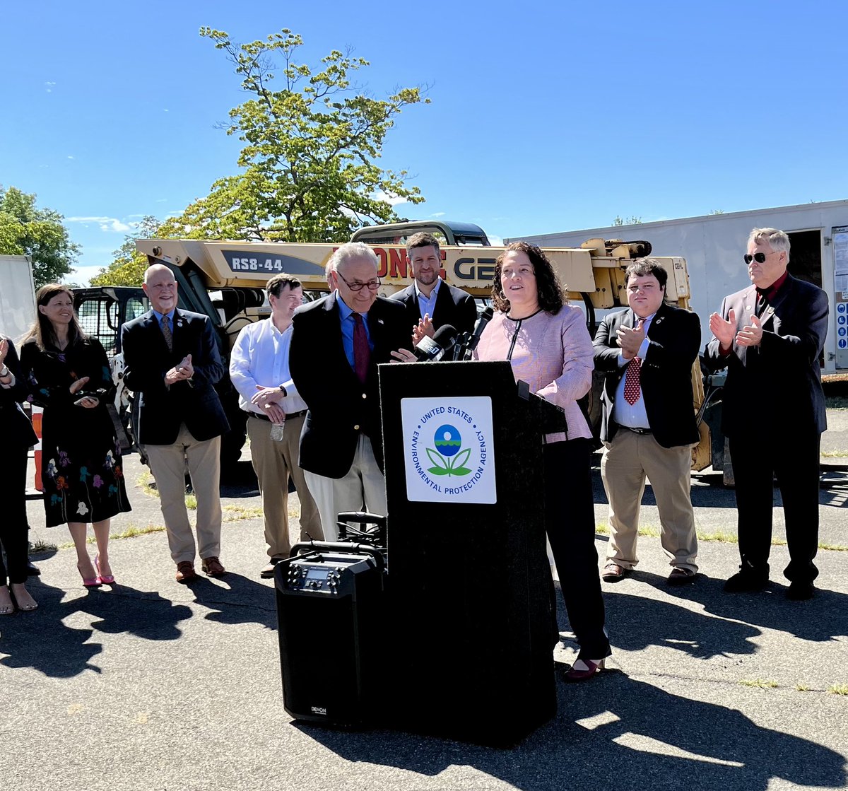 EPAregion2's tweet photo. Thanks to @EPA’s Superfund program iPark87 is removing all asbestos-contaminated material at the former TechCity site in Ulster to prepare the campus for a major redevelopment. 

📰 https://t.co/YFvExI7OOa https://t.co/45l2ORnaDV