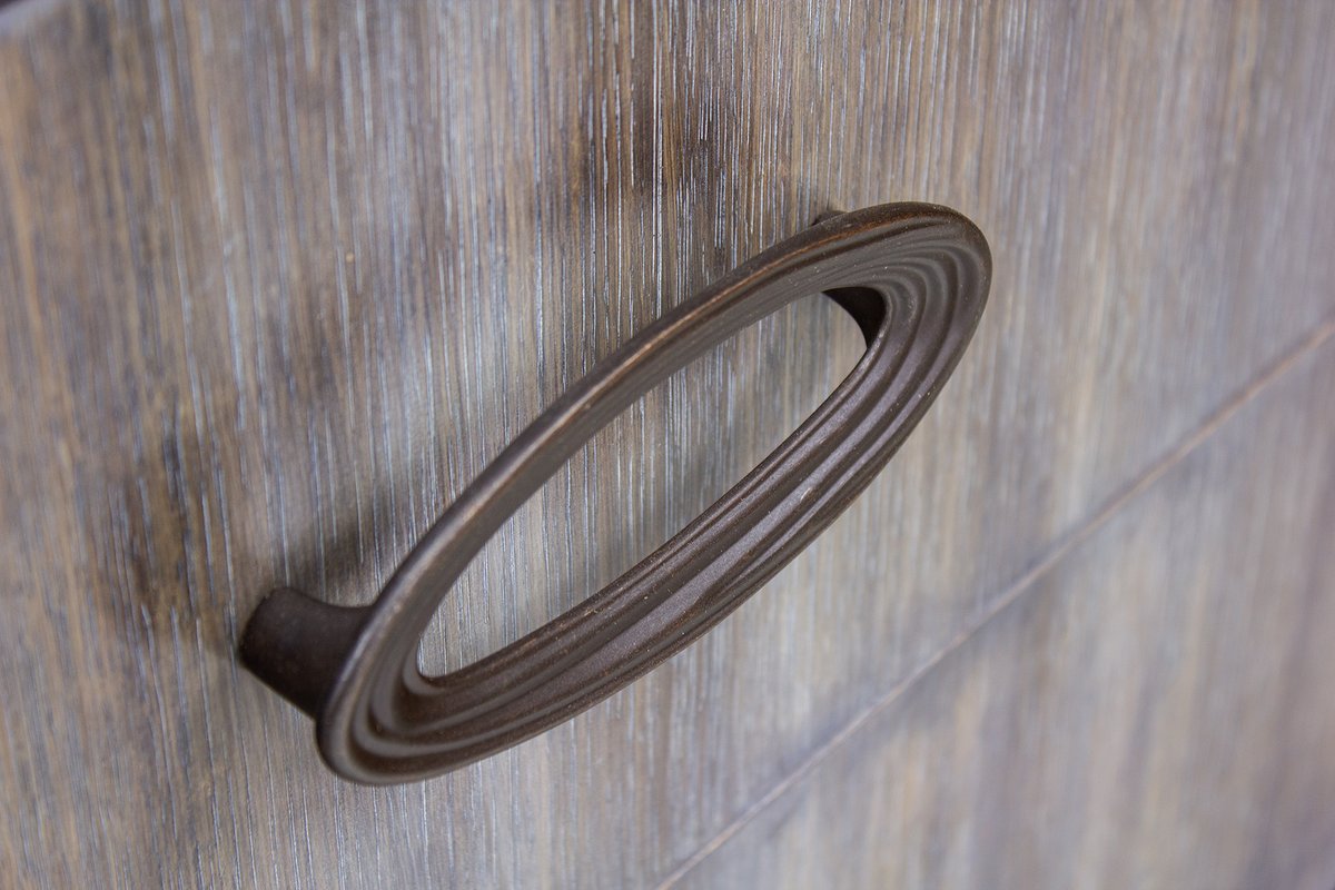 KindelFurniture's tweet image. Made to order in the USA - Every piece of furniture we create is made to order in Grand Rapids, Michigan at the Kindel factory, and is available to ship in only 8 weeks.

#quickleadtime #MadeintheUSA #Facets #Michigan #8weeks #luxury #options #details #customizable #madeforyou