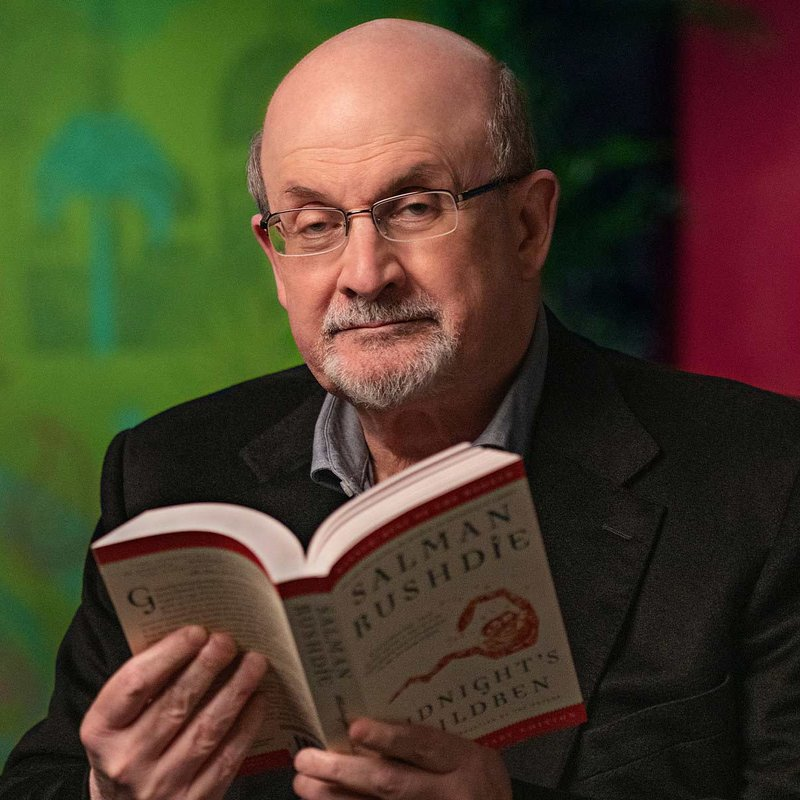 While hoping for good news about condition of #SalmanRushdie, let's flood Twitter w #RushdiesWords

Type them, recite them, share them. Unstoppable

#WordsMorePowerfulThanKnives

"He stood at the window of his childhood &amp; looked out at the Arabian Sea. The moon was almost full.."