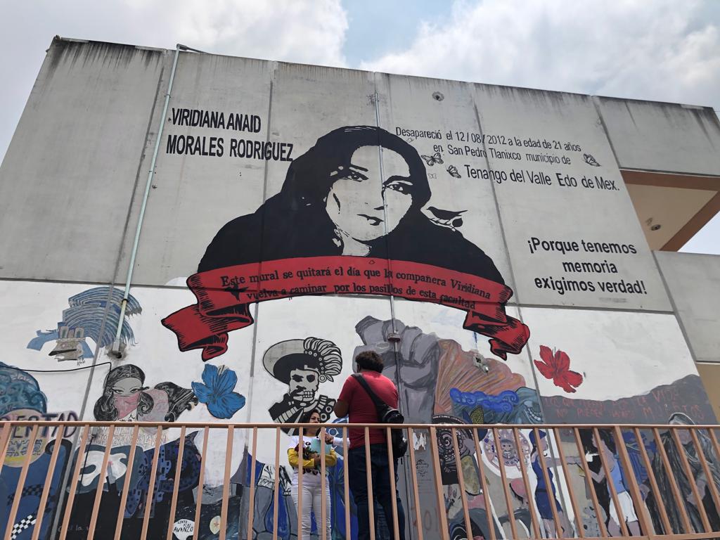 uaemorelos's tweet photo. Al cumplirse 10 años de la desaparición de Viridiana Morales Rodríguez, estudiante de la Facultad de Psicología de la #UAEM, amigos, ex compañeros y familiares, exigen a esta unidad académica mantener el mural y a las autoridades esclarecer el caso. https://t.co/VyVRyopsnK