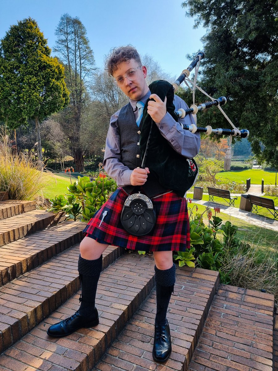 PearsonLeighton's tweet photo. My Passion &amp; Hobby Forever = Bagpipes 🏴󠁧󠁢󠁳󠁣󠁴󠁿🇿🇦🔥 #Bagpipes #LeightonPearson https://t.co/UKHppNykIR