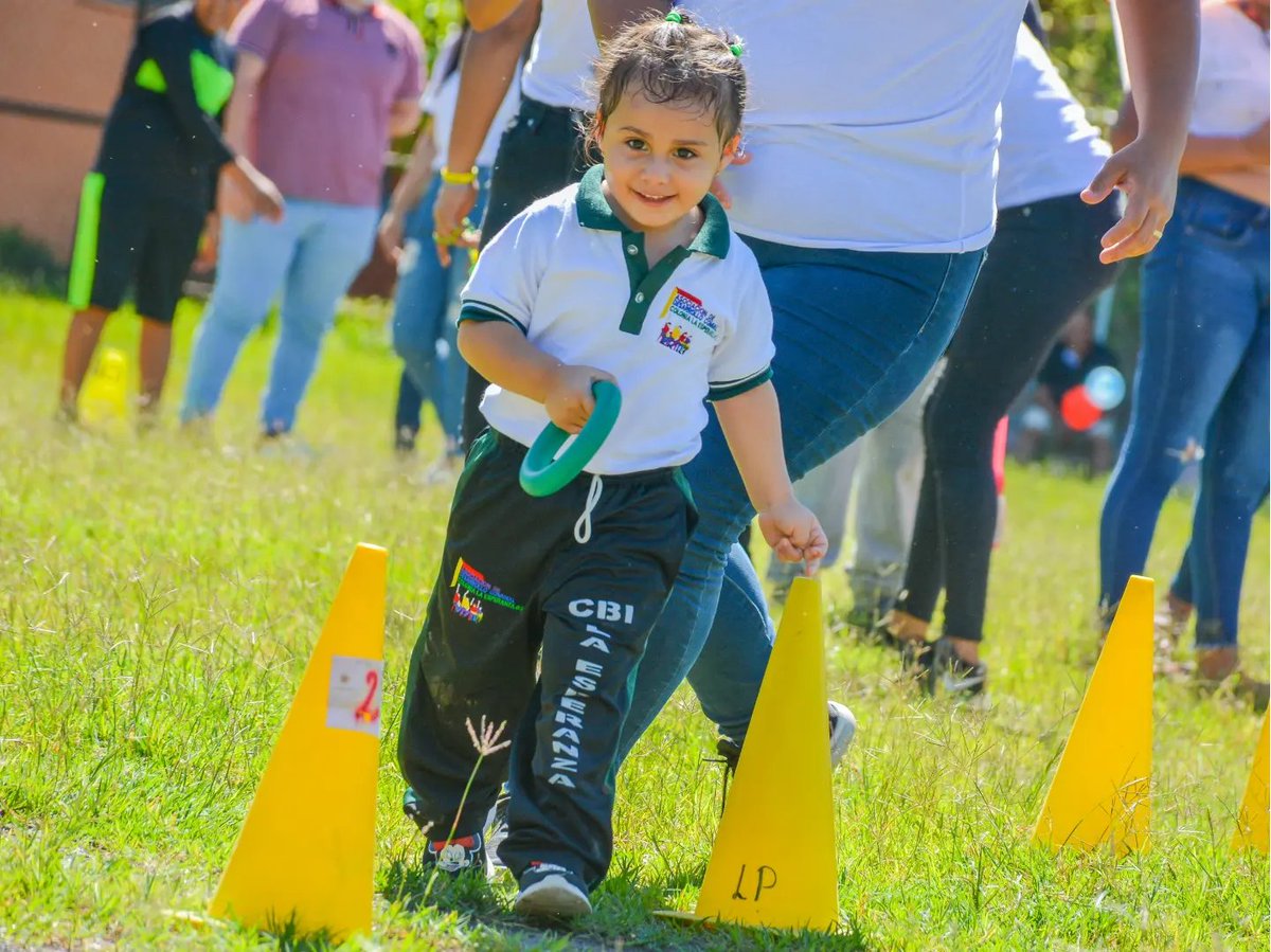 AMZacatecoluca's tweet photo. De esta manera motivamos a nuestros niños y niñas del CBI a que practiquen cualquier tipo de actividad física y a la vez desarrollen sus capacidades y habilidades, siguiendo el ejemplo de nuestra Primera Dama @Gabriela de Bukele fortaleciendo y priorizando la primera infancia. https://t.co/ocYt8FzN2y