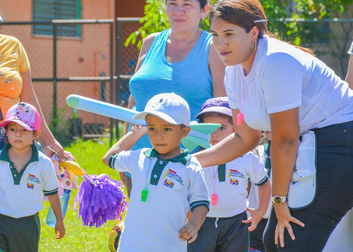AMZacatecoluca's tweet photo. De esta manera motivamos a nuestros niños y niñas del CBI a que practiquen cualquier tipo de actividad física y a la vez desarrollen sus capacidades y habilidades, siguiendo el ejemplo de nuestra Primera Dama @Gabriela de Bukele fortaleciendo y priorizando la primera infancia. https://t.co/ocYt8FzN2y