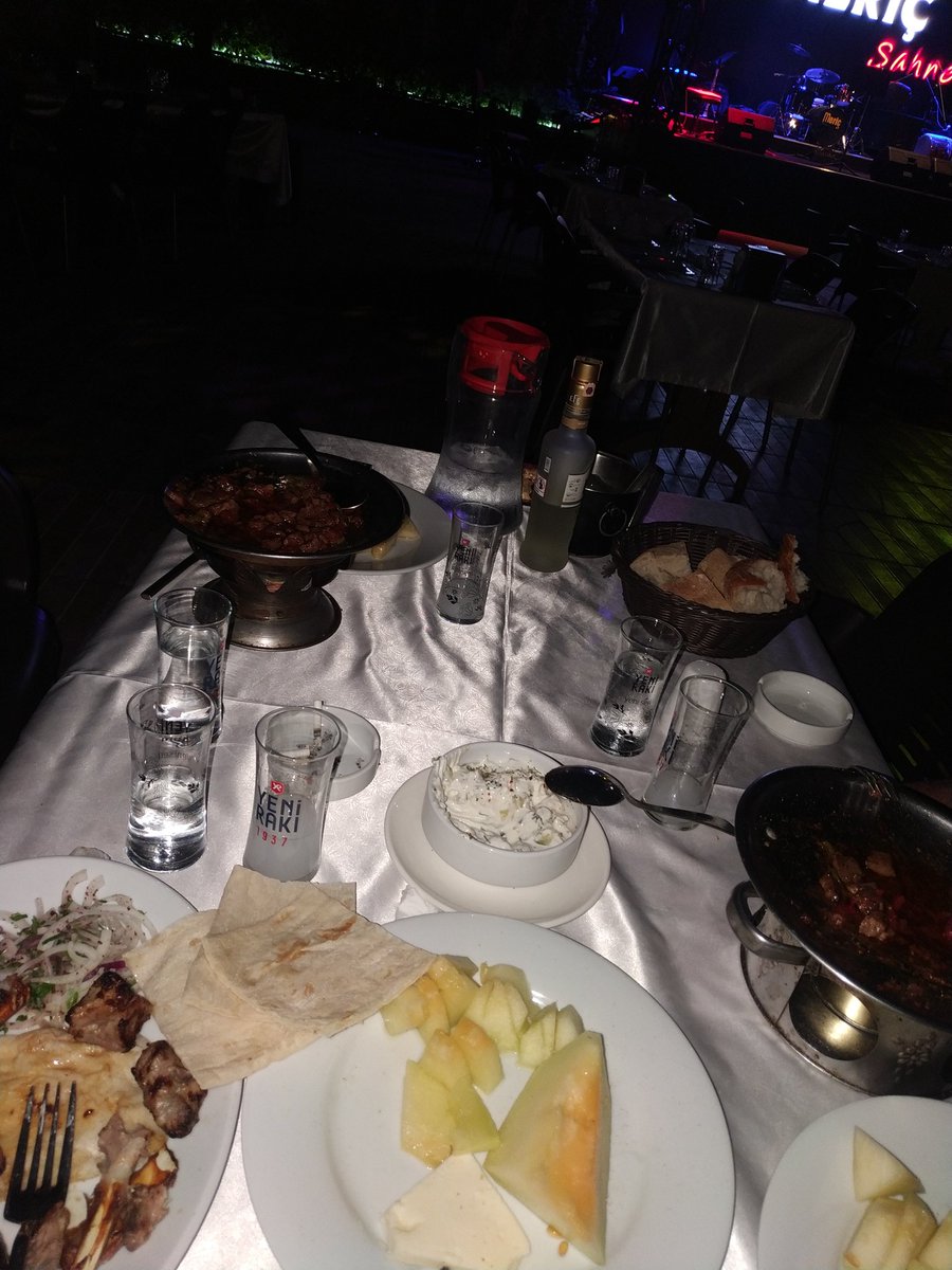 Rakı ile geceye başlayalım