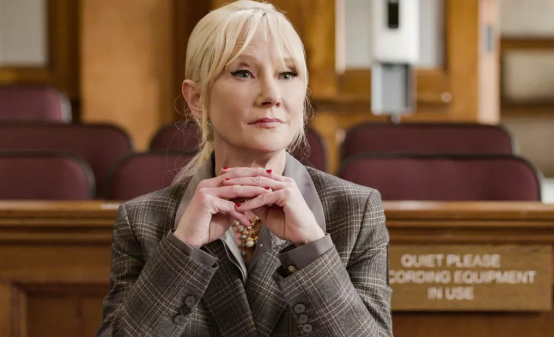 g1's tweet photo. Anne Heche morre aos 53 anos após acidente de carro https://t.co/JY6DKROx9h #g1 https://t.co/vUocBooz3l