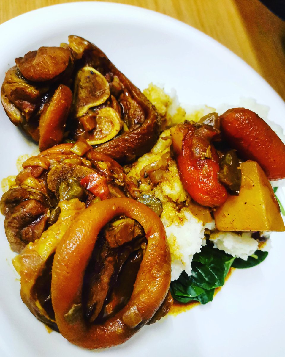 HlahlaFaku's tweet photo. Ndisijijile👩🏽‍🍳🤤
#umqa
#foodie
#nameats
#theweatherpermits 🥶 https://t.co/yEuwOKnZbP