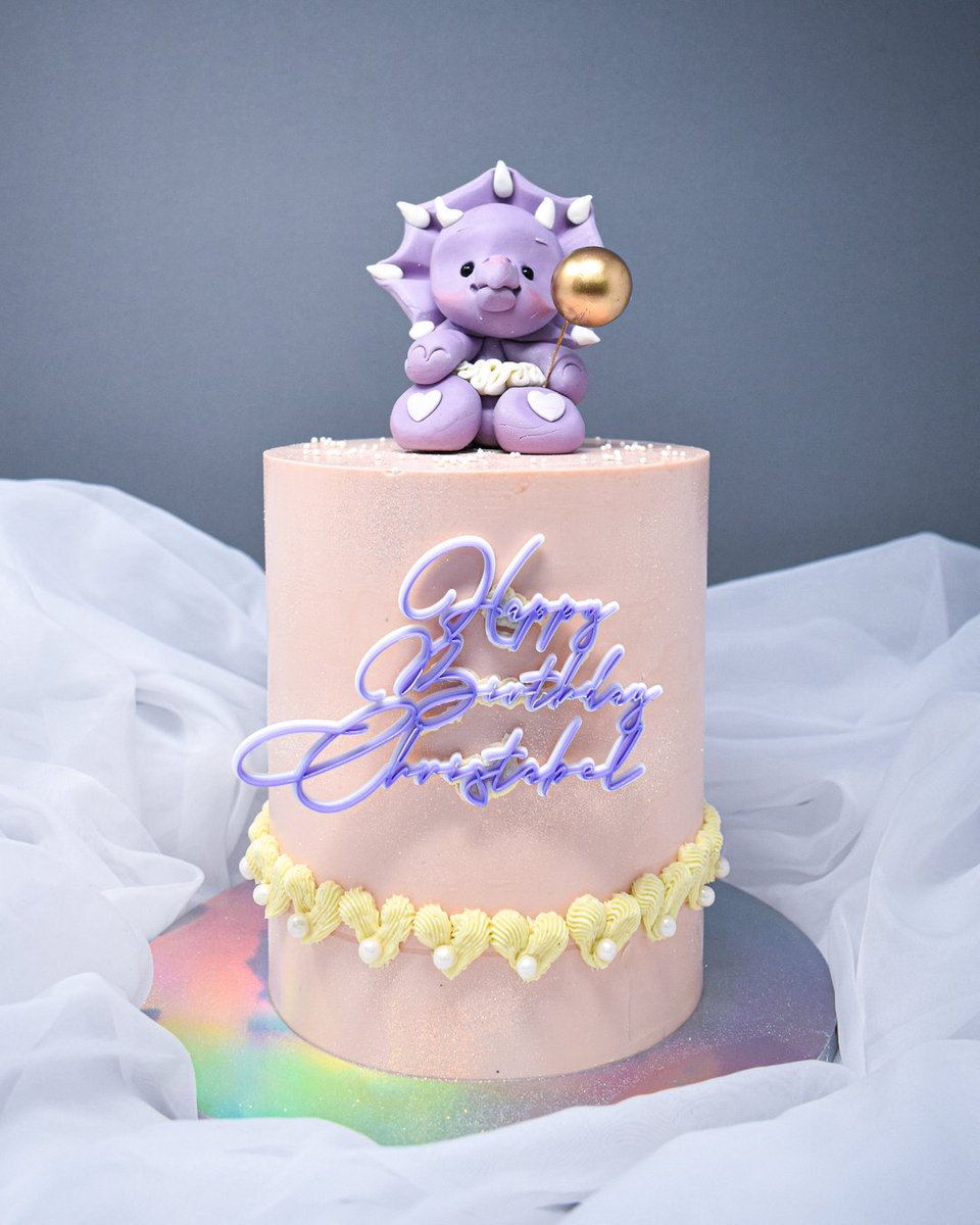 Have you heard the saying “Everything you need is already inside you”? I’ve never really been able to accept that theory. I’m more “everything I need is inside me and my community “.

Case in point: It’s no secret that fondant makes me cry but I really wanted a fond