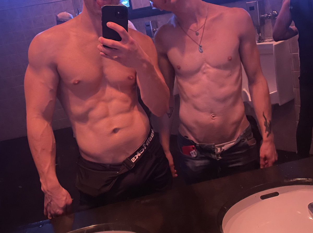 ScottJacobs411's tweet photo. I love having hot friends for club selfies https://t.co/NuULStEloz