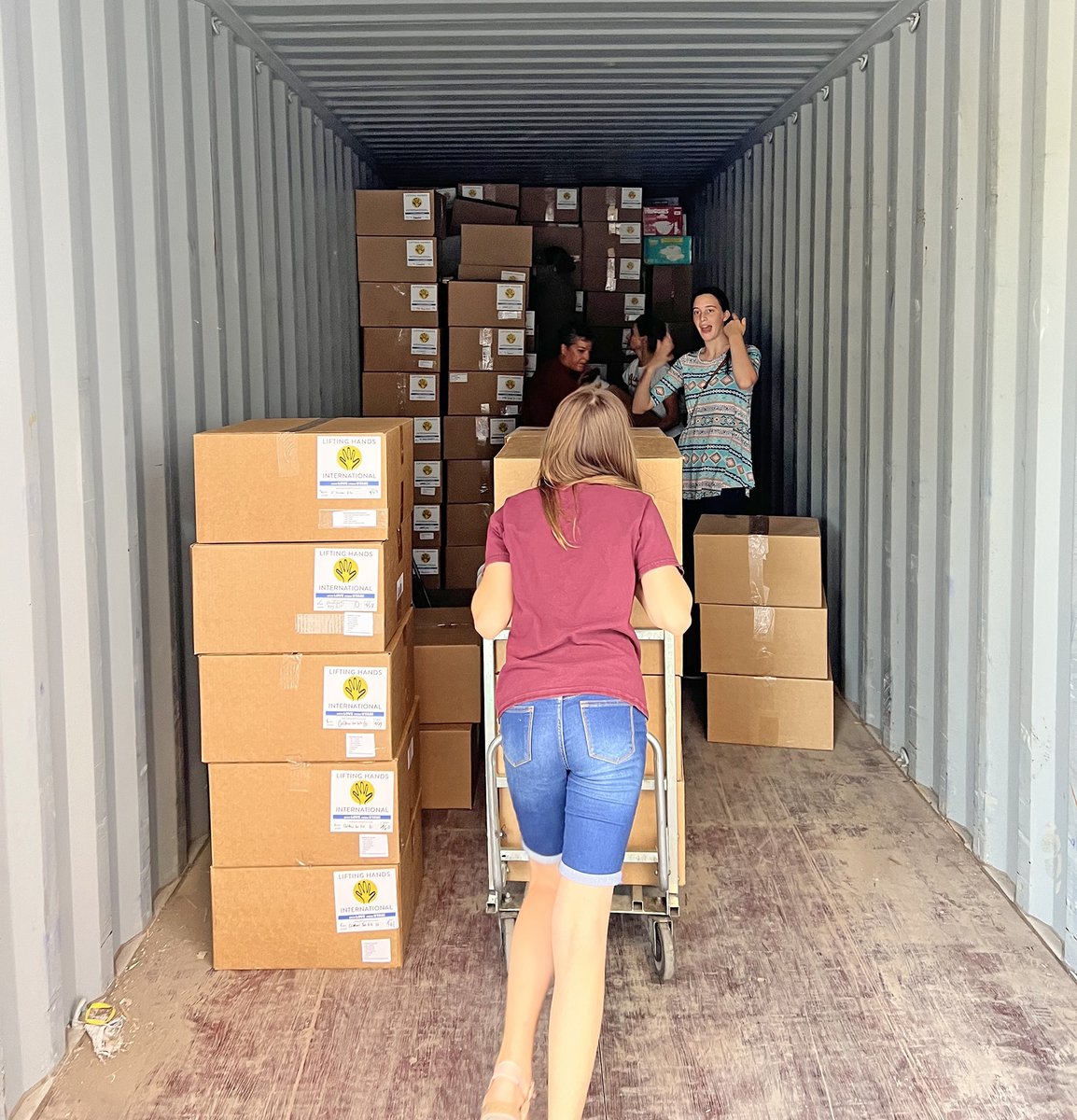 Going, going, gone! More humanitarian aid supplies are en route for distribution in #Ukraine! Thank you to our donors and volunteers who made this AND other continued relief efforts possible. Keep the support coming and we’ll keep the aid flowing! liftinghandsinternational.org/ukraine-respon…