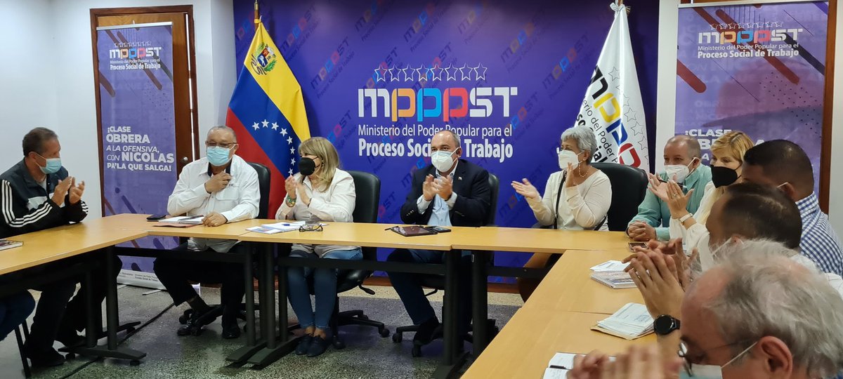 ¡Presidente <a href="/NicolasMaduro/">Nicolás Maduro</a> cumple con sus docentes! 

Tenemos un presidente que se ocupa del sector educativo y atiende el llamado de los docentes. Gracias al apoyo incondicional del Pdte. la próxima semana se pagará el 100% del Bono vacacional y recreacional de los docentes.