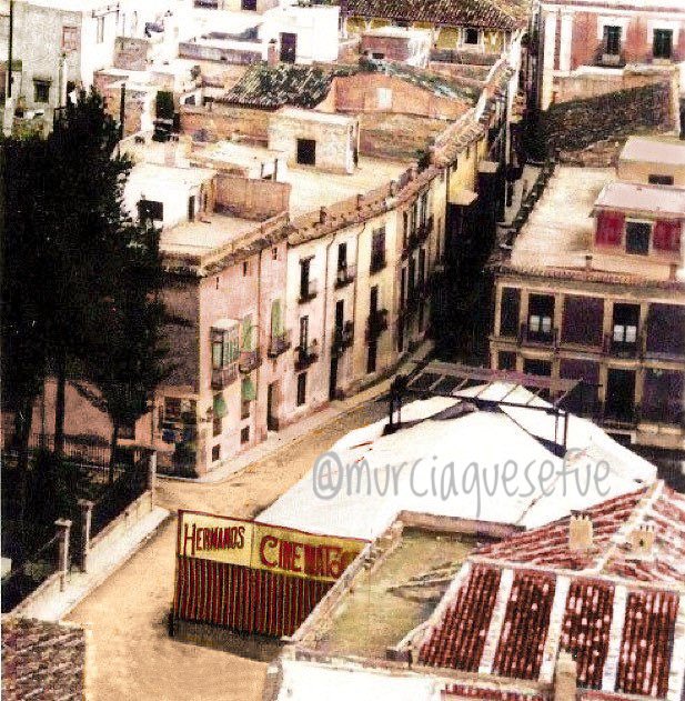 Murcia. Antiguo cine de los Hermanos García. Nosotros lo conocimos como cine Rex. La foto es de 1910. El cinematografo llega a Murcia.