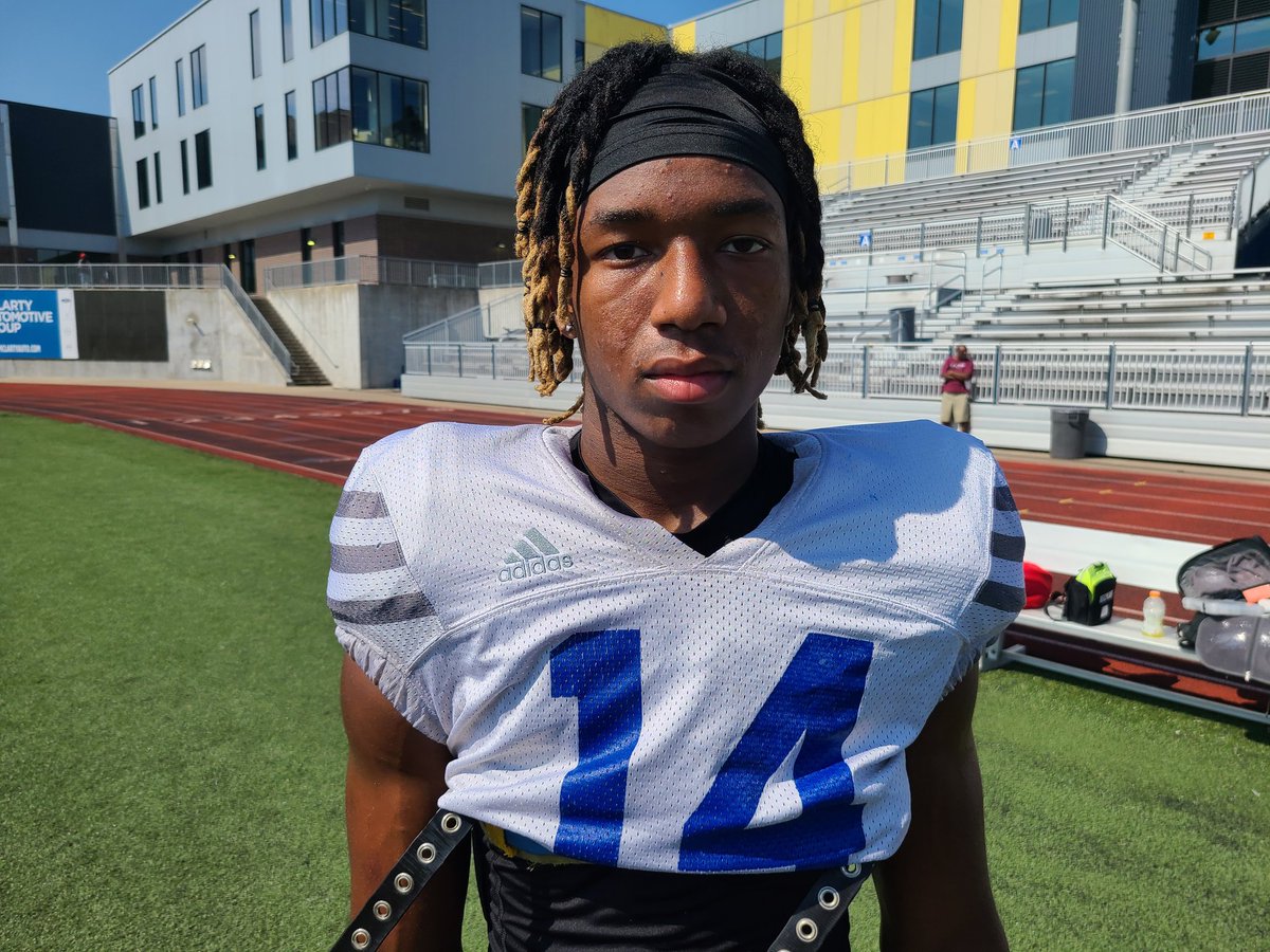 <a href="/jadenjones130/">jaden jones</a> is a 6-4 185 2023 WR who is nice.

He runs good routes and has great hands. He also is very mean after the catch. Doesn't mind a juke move or going through defenders. 

He will get some big offers. Kid can play.