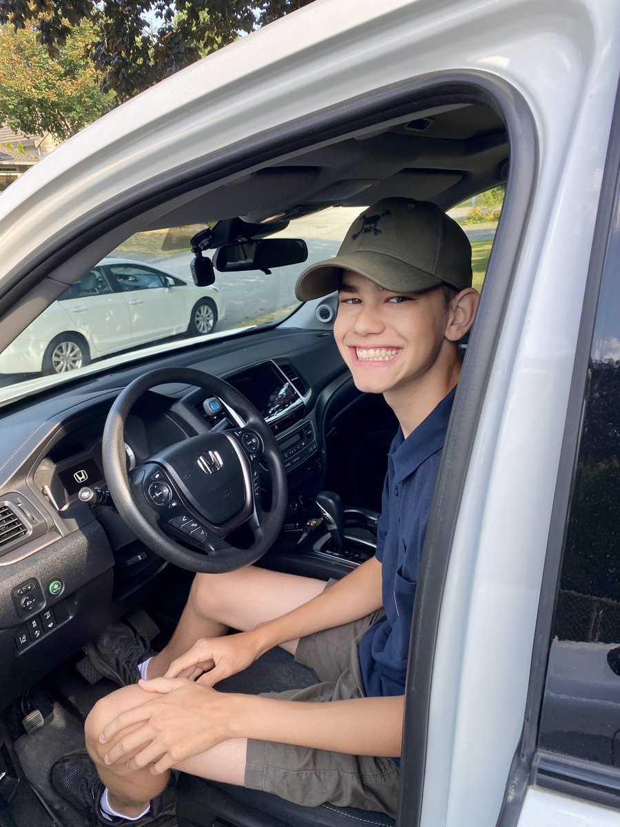 Ian_A_MacDonald's tweet photo. If anyone encounters a bright glare in traffic today it’s likely #KMac’s smile. He’s happily heading out to work. Solo. #Back2BackYardAttack #TeamMacDonald https://t.co/r09fRUuj4z