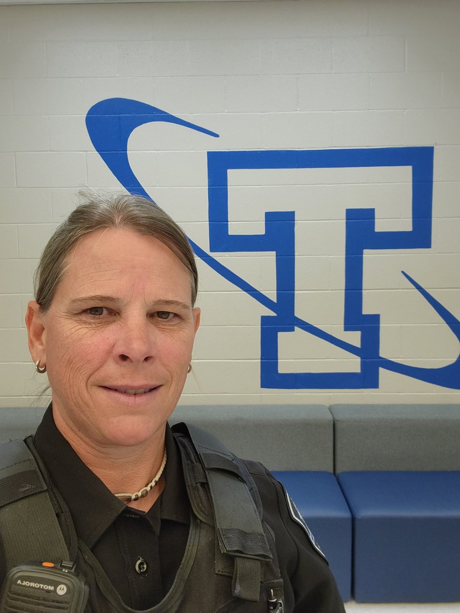 So happy to be back at school!  I truly think I have the best job in the world as the SRO at Papillion Middle School  <a href="/papillionpolice/">Papillion Police</a> <a href="/PMS_Titans/">Papillion Middle School</a>