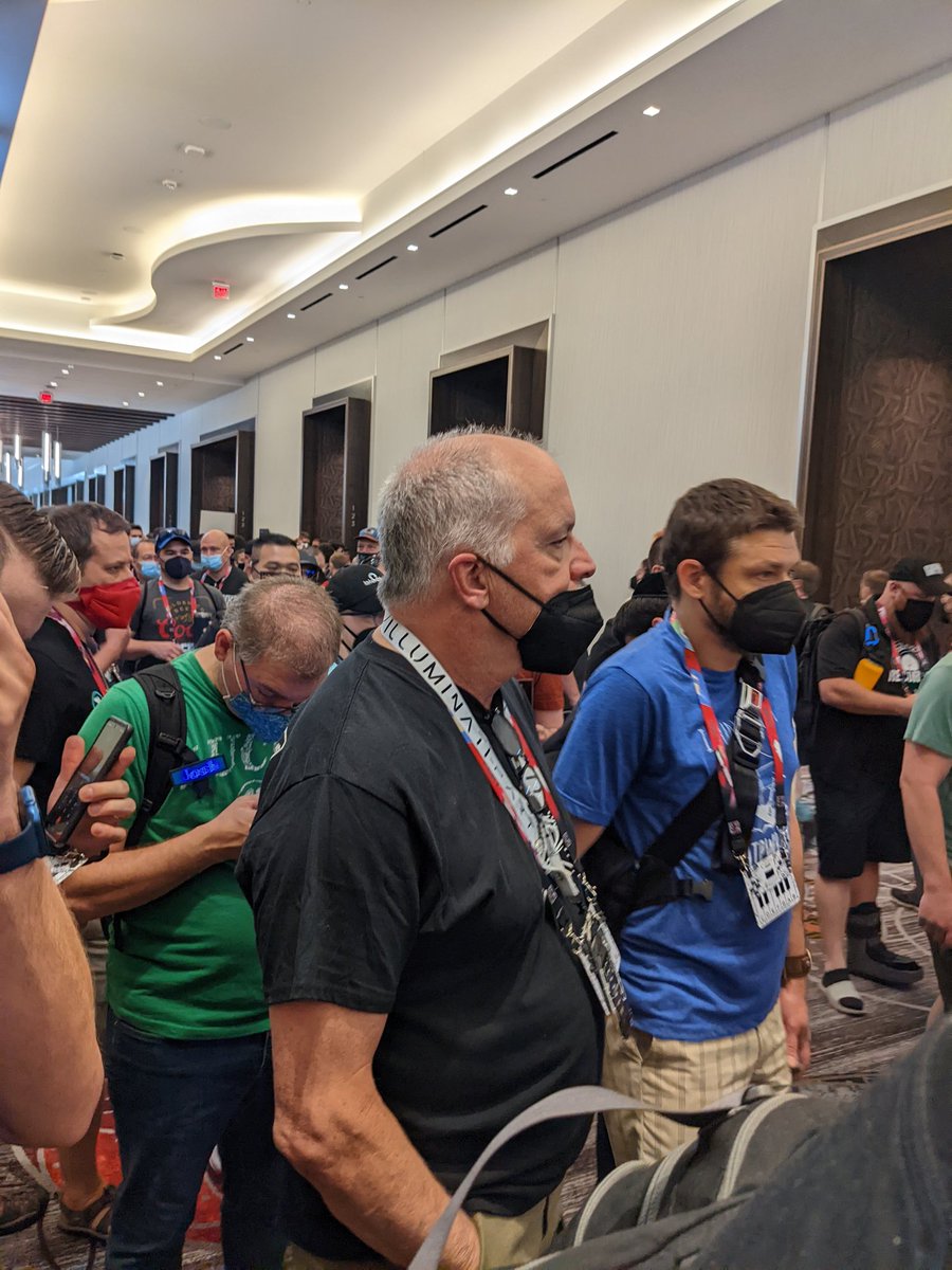 ConMask's tweet image. #MaskCON he waited for an hour with his nose out. #DEFCON30 #DEFCON #Defcon2022