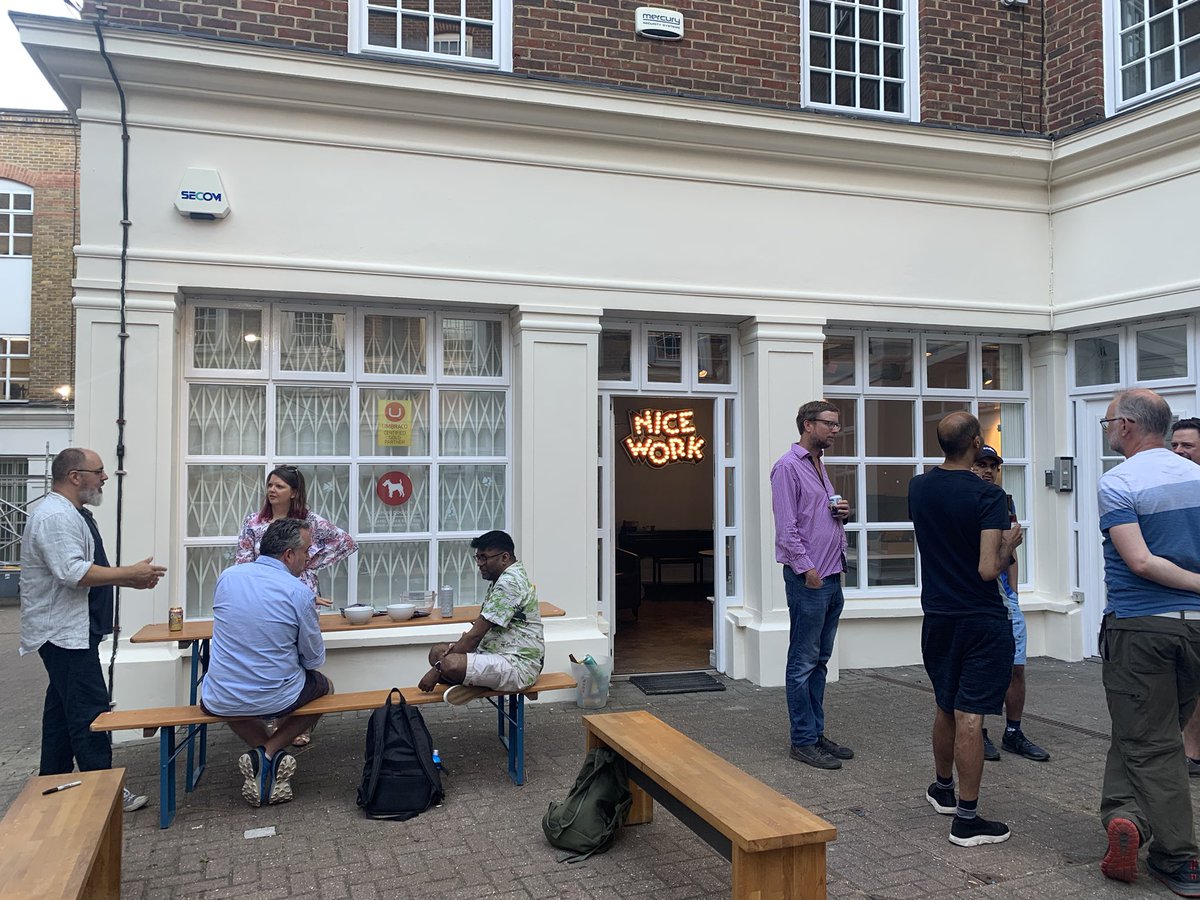 UmbLondon's tweet image. Nice work Londoners 😉! @umbracobbq just heating up here thanks to @crumpled_dog and @bumpdigital 🍻🍔😎🥳