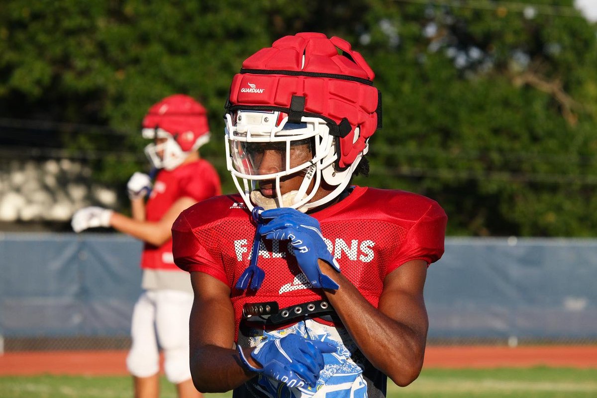 BishopDunne's tweet image. Falcons were back in pads this week as they continue to prepare for the new season! #falconpride #bishopdunne #falconelite @Dunne_Football