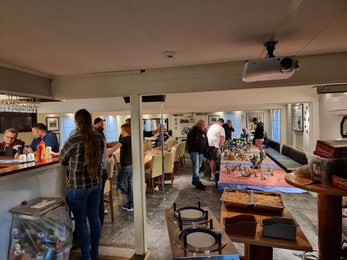 Karadim_'s tweet photo. Tournament weekend! King in the North 2022 bosted by @EirikLanes and his frostlord crew! Starting with friday night bbq! This is peak! 👌#kitn #WarhammerCommunity #aos #ageofsigmar https://t.co/dLYF54IXu8