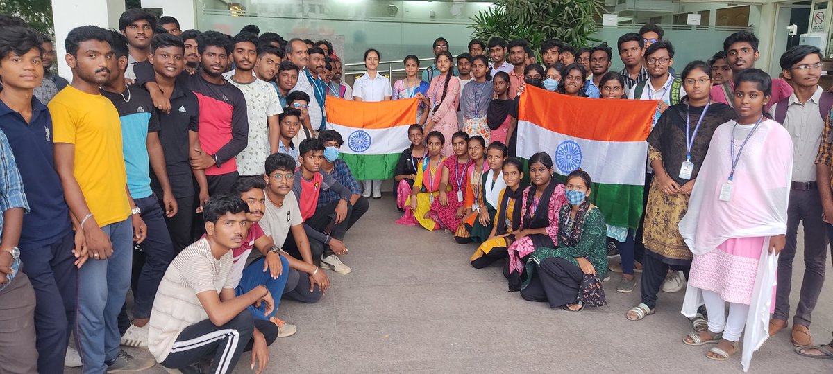 flyarul's tweet photo. Received National Flag From Indian Coast Guard at D G Vaishnav College Campus @IndiaCoastGuard @dgvnccinfantry @Def_PRO_Chennai https://t.co/Es6f0CoIfV
