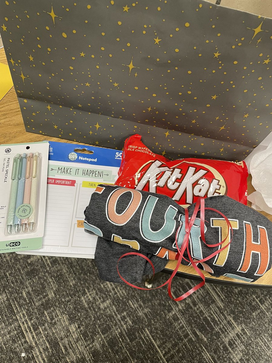 New to the district and I’m feeling so welcomed! Can’t wait to start year 9 teaching with my new group of Fourth Graders. 💜💛 Shoutout to @Ms_Newportin4th

 #Amistad #fielderpride <a href="/FielderElem/">Edna Mae Fielder Elementary</a>