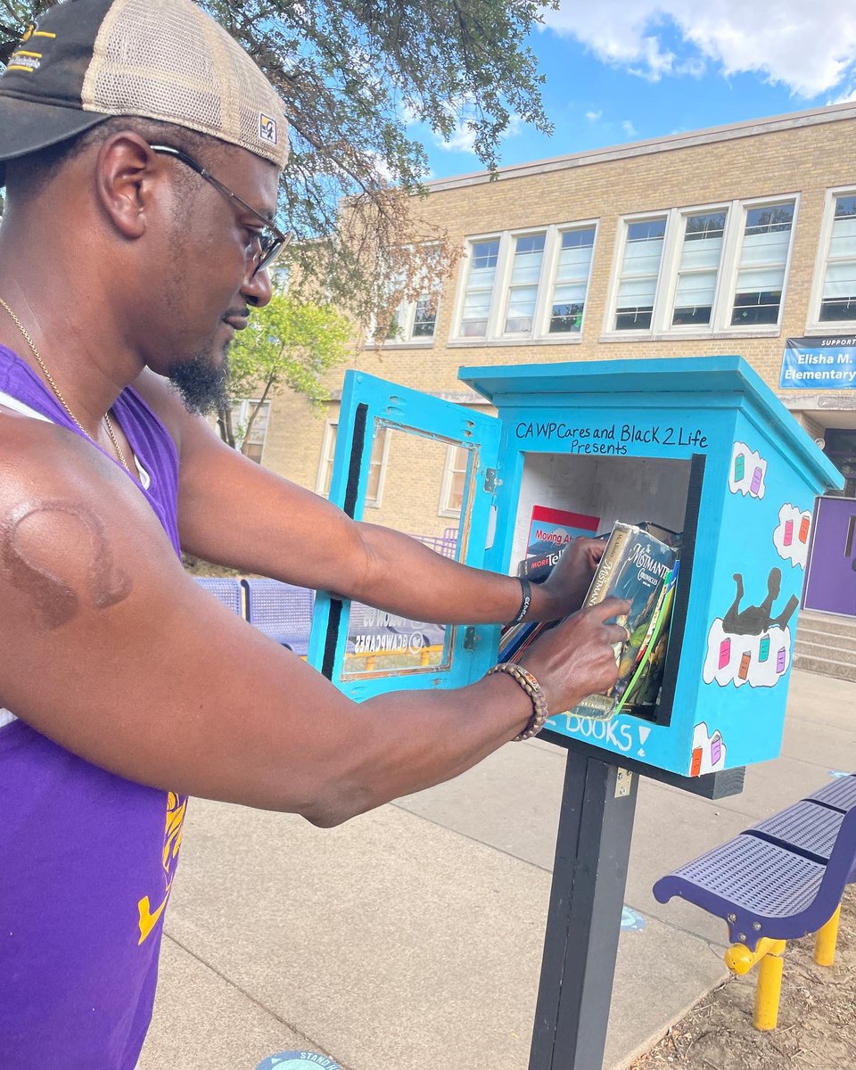 Looks like the men of <a href="/OMEGAPSIPHI/">MEN OF OMEGAPSIPHI</a> have recently stopped by our little library at #PeaseElementary to drop off books &amp; shared pics  🙌🏾 Thank you!