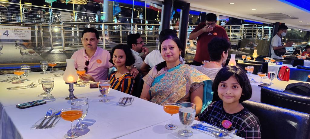 A family dining with smiling faces, fulfilling satiety and satisfying the fulcrum of d family
