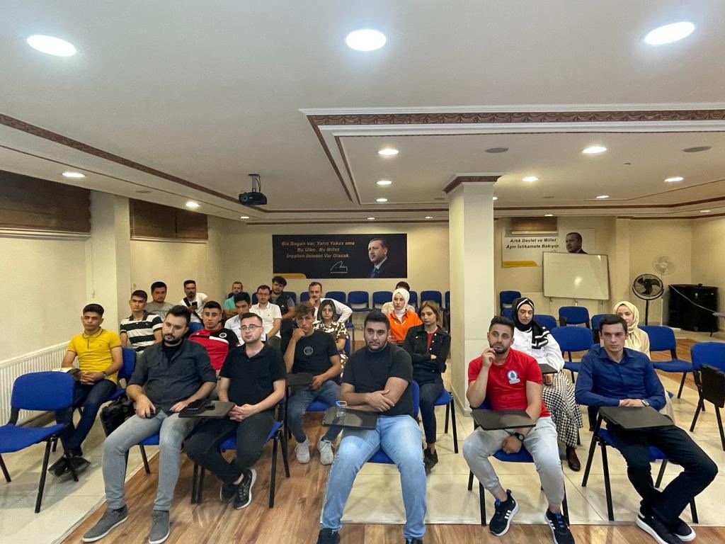 PursaklarAkgenc's tweet photo. Haftalık olağan İlçe Yönetim Kurulu toplantımızı Gençlik Kolları Başkanımız Sn.@tolga_yildiiz başkanl��ğında gerçekleştirdik.
@eyupkadirinan 
@efedemirhann 
@ServetTurkayik https://t.co/qDIf0RFCAz