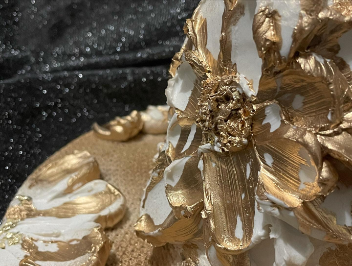 MSotoArt's tweet photo. I love this experiment!!!  I use white silicone and gold aerosol to give life to this hat. Please Re-Tweet if you love this!!! 

#msotoart #texturedart #mixedmediaart #sculpting #siliconeart #contemporaryart #hatmodification #hatart https://t.co/c4vcJP0GlG