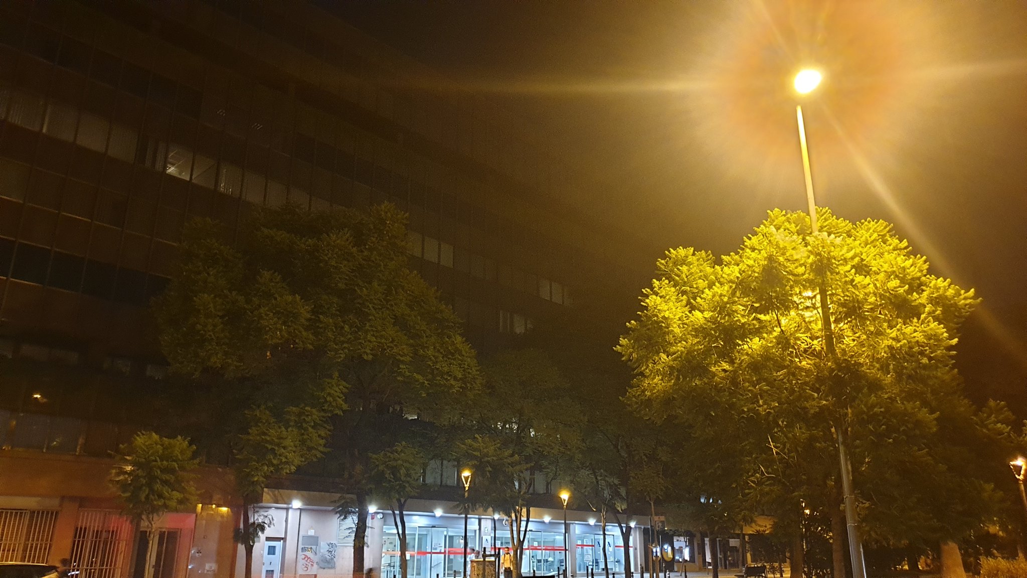 Carles Enric on Twitter: "Y como curiosidad tampoco ha apagado las luces, sus la sede central de Hacienda en Barcelona. Si se entera la Chiqui los crujira... https://t.co/fYEnDcvrJH" / Twitter