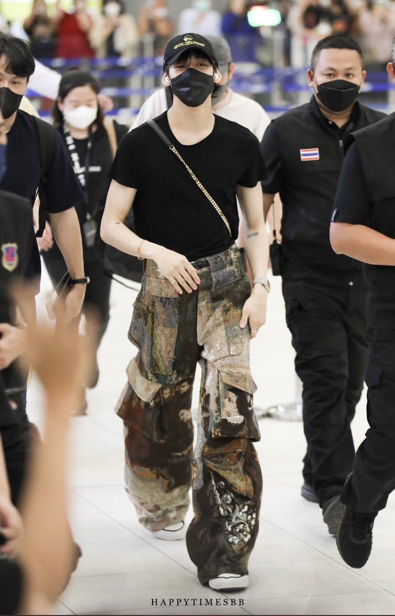 WanidaTak's tweet photo. ตอนแรกก็ทีม”แมี่ย”..ตอนนี้อะนะ ทีม “เมีย”..ไม่พูดเยอะดูนี้นะ เด็กอ่อยแก่ง คลั่งรักแฟนกันต์ 💜..#bambam #BamBamBestHeart #bambamweloveyou @BamBam1A @BAMBAMxABYSS
SEE YOU SOON BAMBAM
#OurBamBamBackToKorea https://t.co/KZX22fWlRB