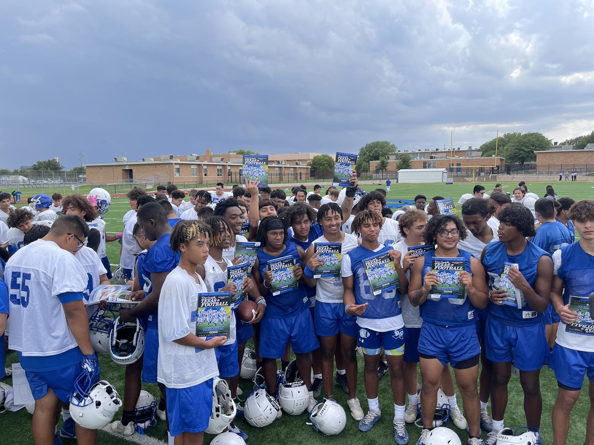 Dave Campbell's Texas Football — TexasFootball.com (@dctf) on Twitter photo The Amarillo Palo Duro Dons were presented with their custom Dave Campbell’s Texas Football cover wrapped magazines thanks to the support of <a href="/optimum/">Optimum</a>!
<a href="/PaloDuroDonsFB/">PaloDuroDonsFootball</a> | <a href="/Eric_Mims_Sr/">Coach Eric Mims, Sr.</a> | <a href="/PaloDuroHS/">Palo Duro HS</a> The Amarillo Palo Duro Dons were presented with their custom Dave Campbell’s Texas Football cover wrapped magazines thanks to the support of <a href="/optimum/">Optimum</a>!
<a href="/PaloDuroDonsFB/">PaloDuroDonsFootball</a> | <a href="/Eric_Mims_Sr/">Coach Eric Mims, Sr.</a> | <a href="/PaloDuroHS/">Palo Duro HS</a>
