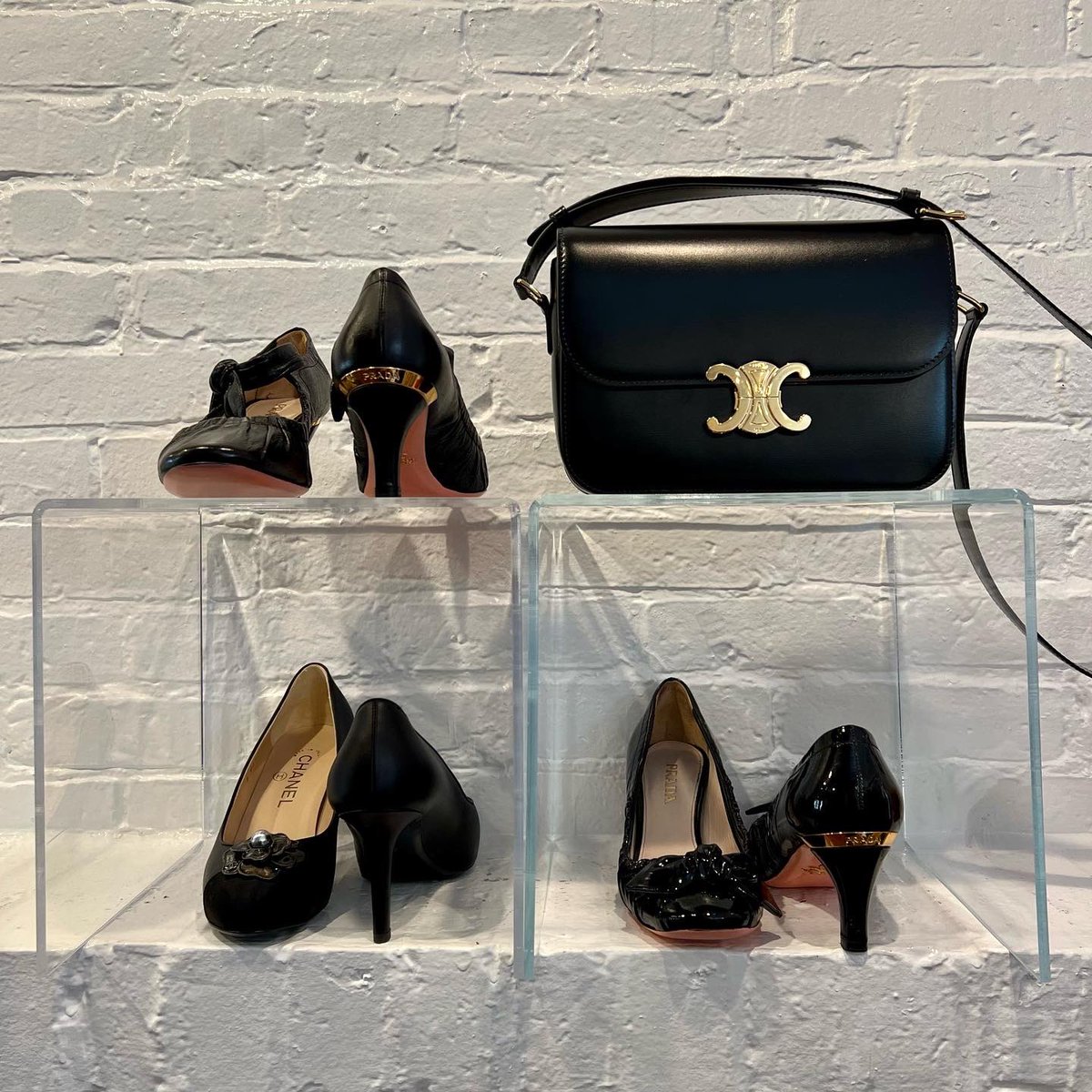 vintagetastebos's tweet photo. Vintage Taste has the most #elegant black heels from #Chanel and #Prada to match with this gorgeous #Celine bag.
Click our website Product page for sizes & prices.
#hermes #chanel #mensconsignment #womensconsignment #giorgioarmani #akris #louisvuitton #emiliopucci https://t.co/HaOmVj0P2r