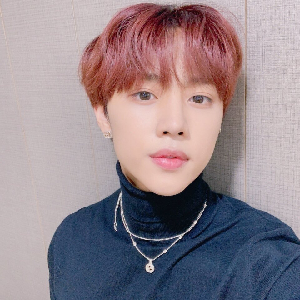 No hay tiempo de llorar cuando estoy en el #𝒩āvㅡཐིཋྀ開幕 listo para sacar mi carisma y enamorar a todos en este #𝟷𝟶ː𝟶𝟾·𖤓·𝑙𝖺͟𝗇͟𝖽 que celebra la apertura de una nueva empresa donde los talentos serán bien reconocidos y guiados al éxito.

𝒗amp-𝒍ove 𓆩♡𓆪 #AKAASHI