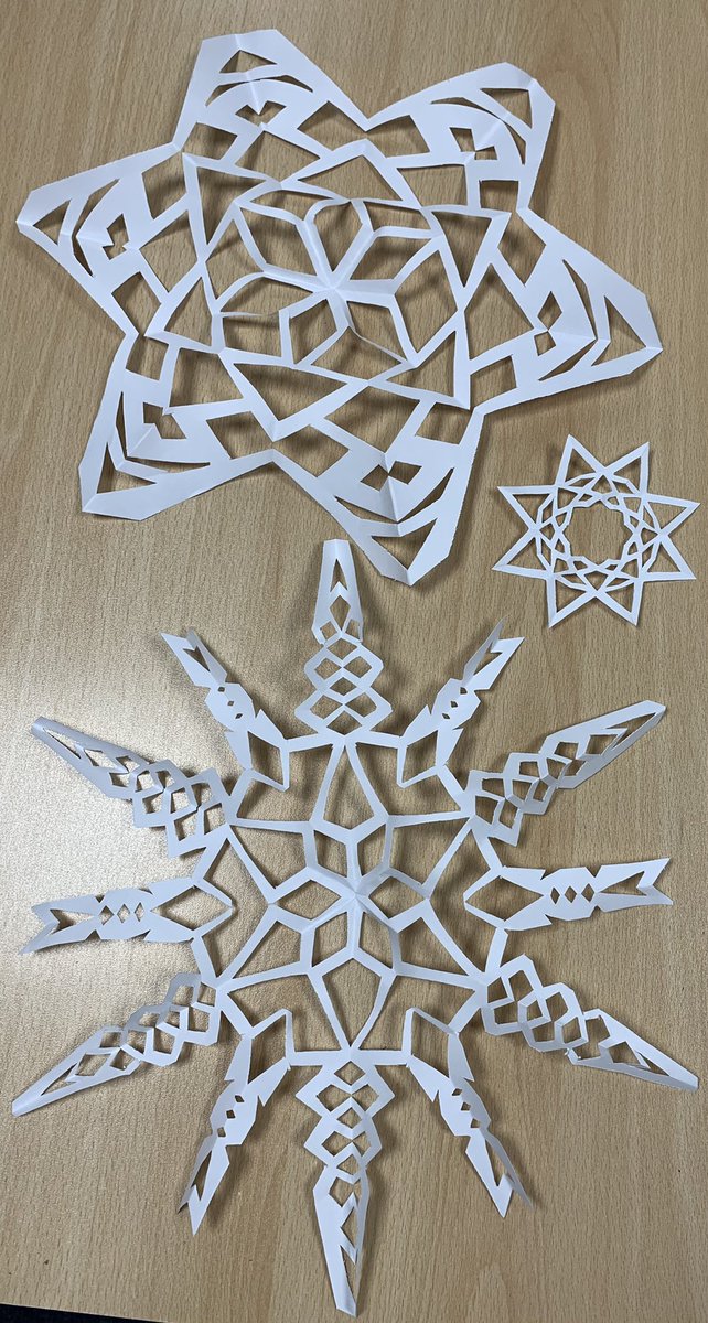 CubbonSue's tweet photo. Busy evening of mathematical crafts @UKMathsTrust 60NMSS https://t.co/5vbByecfgR