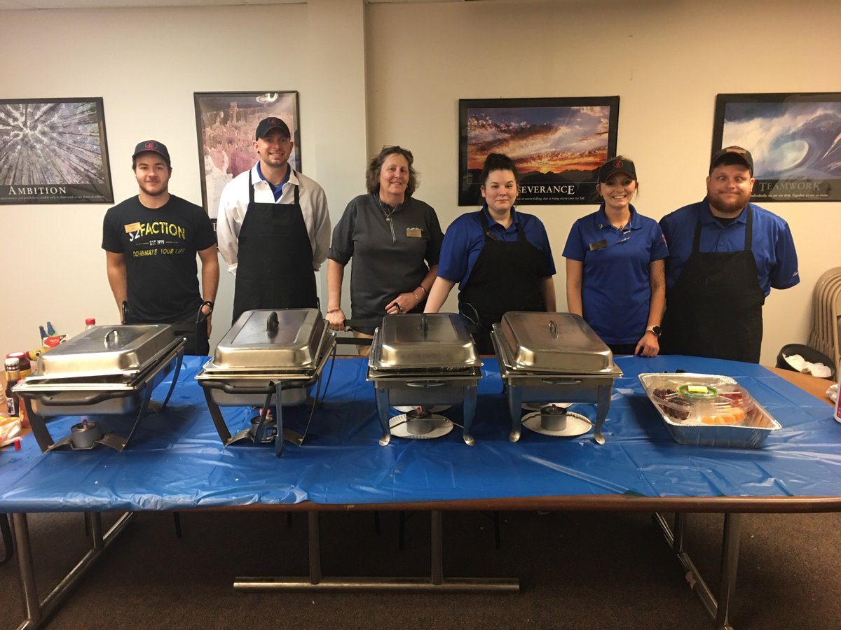 NewMarkSunFresh's tweet photo. Happy Employee Appreciation Day! Thank you to all our of New Mark Sun Fresh employee that make our store special. We appreciate  you! https://t.co/L3DcsMMGNc