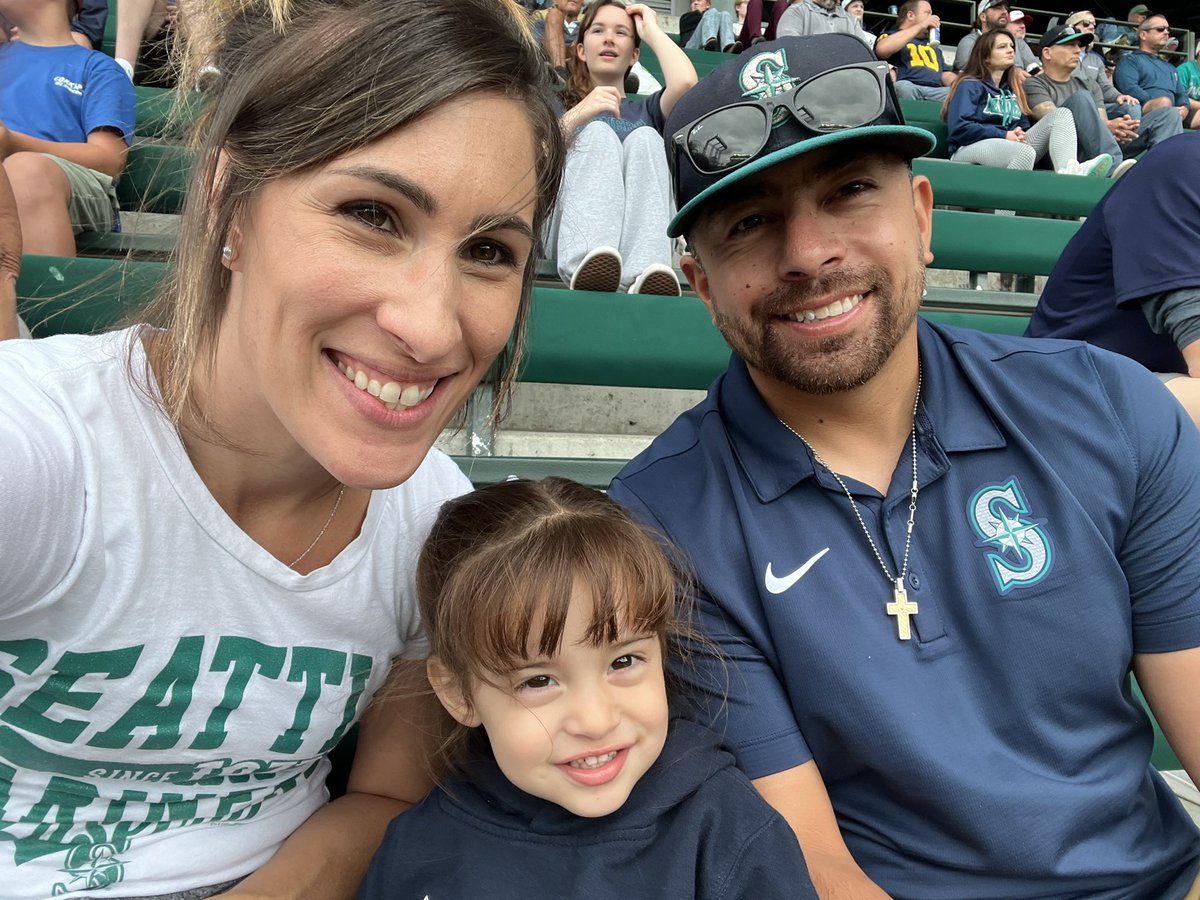 g_mac27's tweet photo. Our little girl’s first Mariner’s game! #WHEREiROOT https://t.co/HmDNOE8QqP