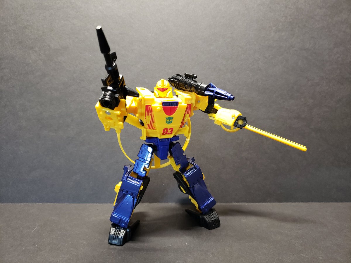 JRCDesignStore's tweet image. Here is what the Leadfoot kit looks like in it's final colors, with lots of storage options in robot mode! Still working on rotor storage for vehicle mode, but everything is starting to come together! I kind of like how the zip strip can be used as a sort of underslung weapon.