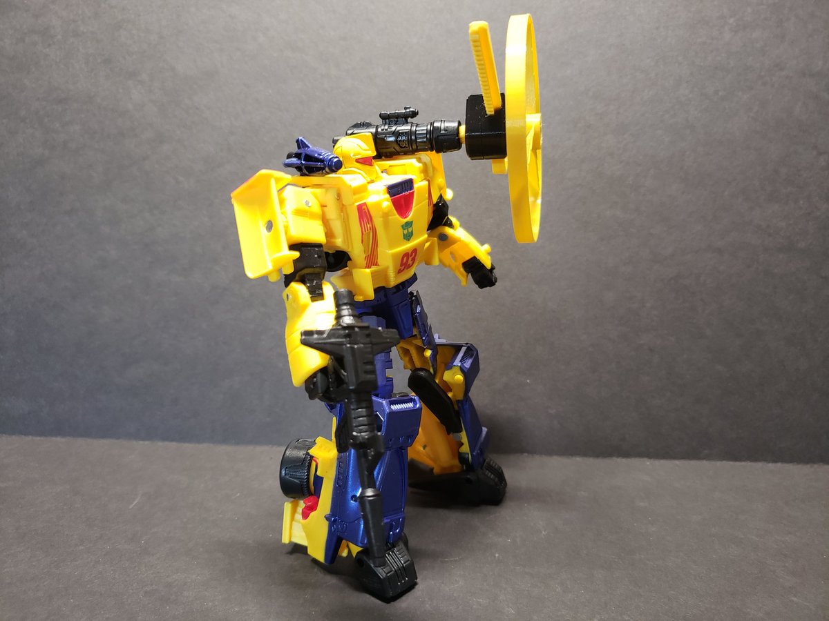 JRCDesignStore's tweet image. Here is what the Leadfoot kit looks like in it's final colors, with lots of storage options in robot mode! Still working on rotor storage for vehicle mode, but everything is starting to come together! I kind of like how the zip strip can be used as a sort of underslung weapon.