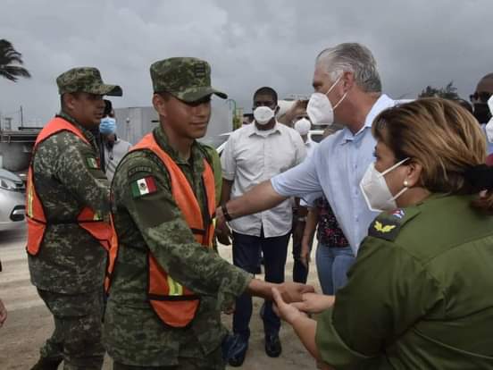 DPSMtzas's tweet photo. Que clase Presidente tenemos, @DiazCanelB es el mio. https://t.co/DaPZiyGmey