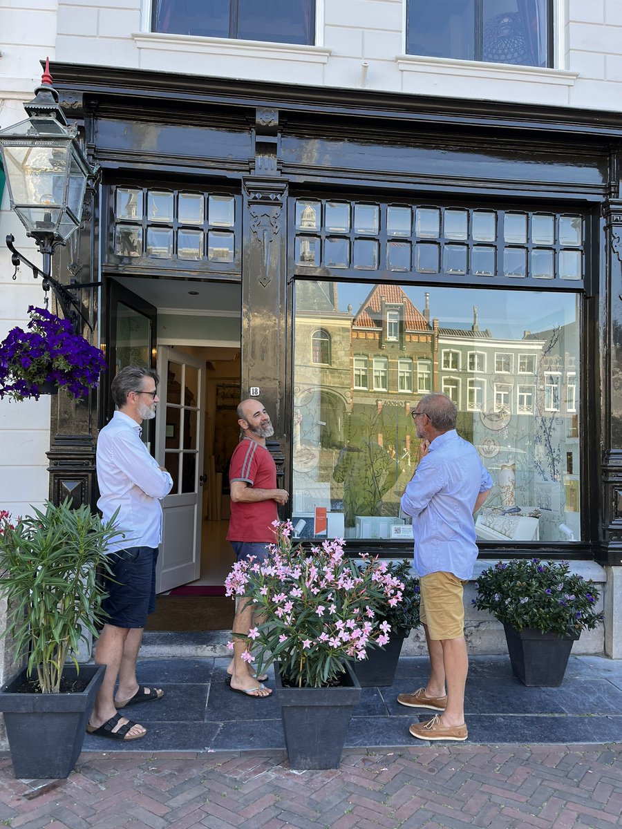 susanlammers's tweet photo. Heerlijke avond met lieve vrienden in Zierikzee. Met enorm veel werk en liefde hebben @jaapsnijder dit monument opgeknapt. https://t.co/lz1hn68jom