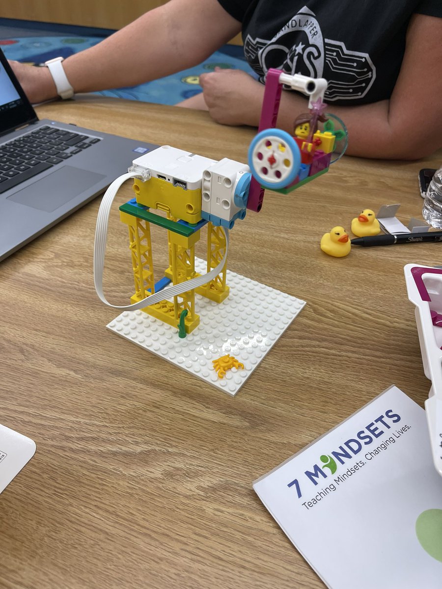 allkidseveryday's tweet photo. Day 2 of Welcome Back Week & I got to play with ROBOTS! Super excited to begin my Computer Science journey with my students! #alwayslearning @k5csintegration @SEstarsR2 @RichlandTwo @LEGO_Education @LEGO_Group #protecttheflame #R2ACT https://t.co/5hxTIi0oty