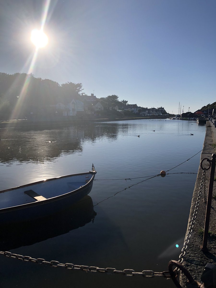 Neecie_26's tweet photo. A quick trip to Bude this evening. Feel lucky enough to be able to pop over on an evening like this. #Cornwall #Bude #Seaside #IceCreamStop #BritishHeatwave #MayHaveHadChipsToo https://t.co/KYgVaZUmne